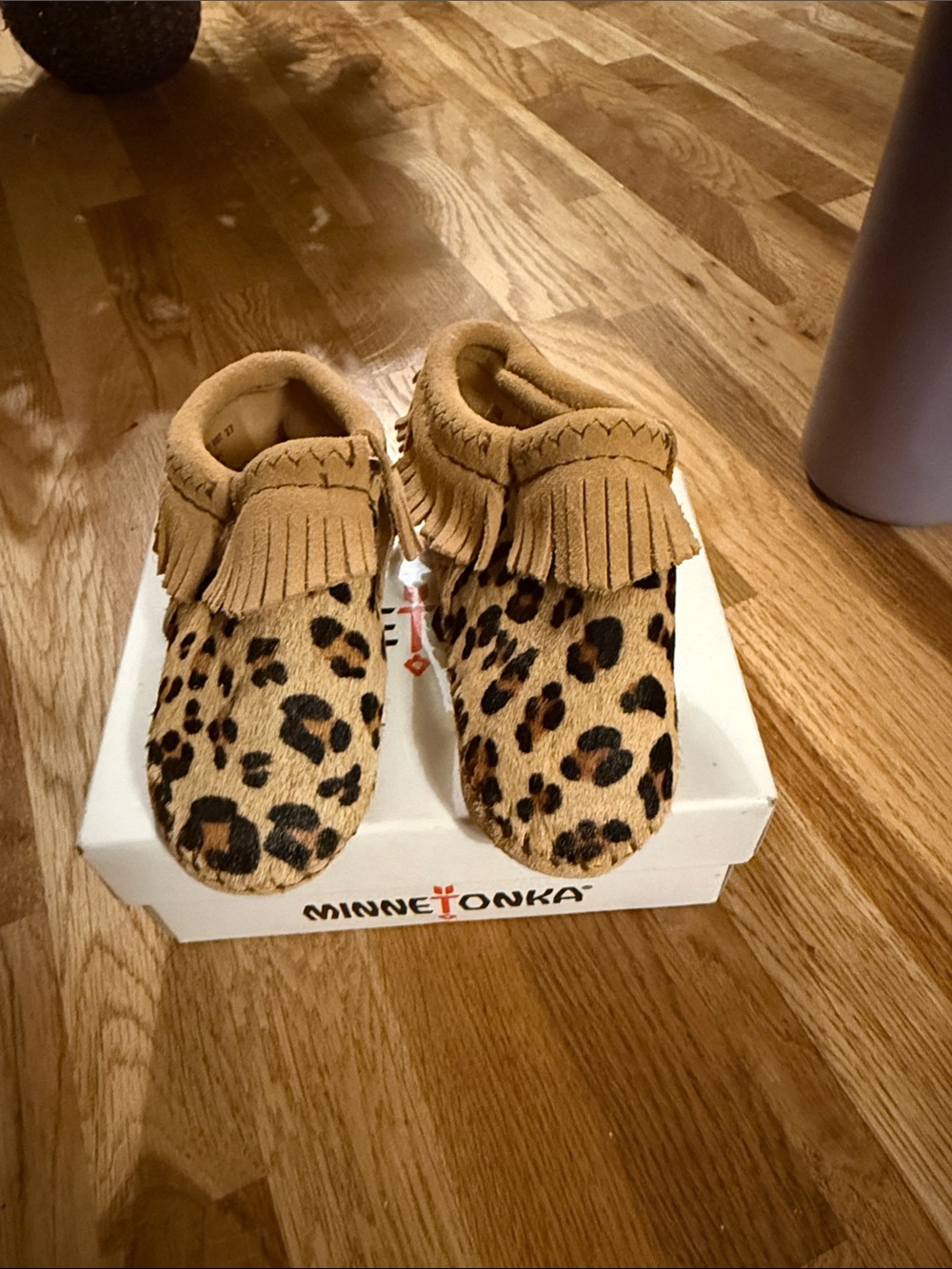 Minnetonka Kids Leopard Print Fringe Moccasins - Tan & Black